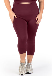 Plus Size Sports Bra - Triple-layer Support Racer & High Waist 3/4 Capri Leggings