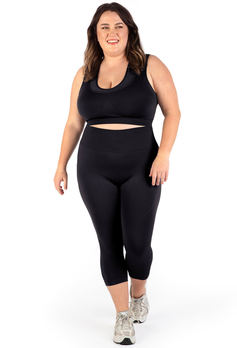 Plus Size Sports Bra - Triple-layer Support Racer & High Waist 3/4 Capri Leggings